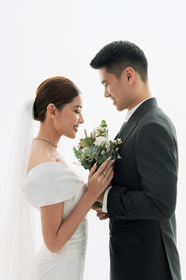 Á hậu Thùy Dung tung bộ ảnh cưới bên chồng doanh nhân, &quot;tổ hợp visual&quot; cô dâu chú rể gây trầm trồ - Ảnh 1.
