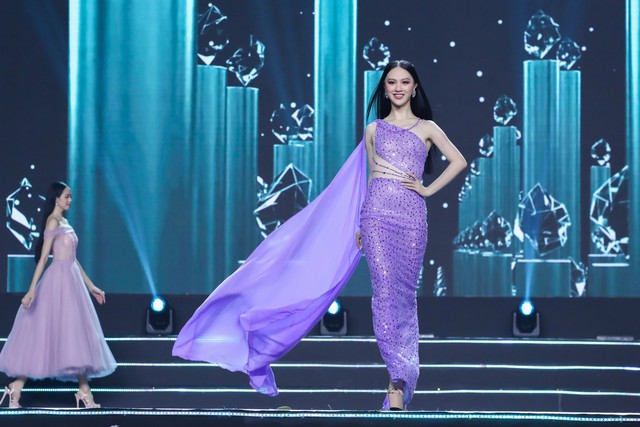 Toàn cảnh Chung khảo Hoa hậu Việt Nam: Bùng nổ với loạt phần thi hấp dẫn, Top 35 chính thức lộ diện - Ảnh 9.