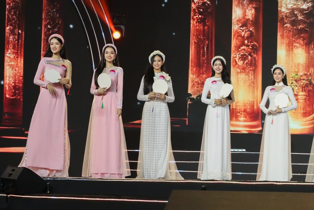 Toàn cảnh Chung khảo Hoa hậu Việt Nam: Bùng nổ với loạt phần thi hấp dẫn, Top 35 chính thức lộ diện - Ảnh 6.