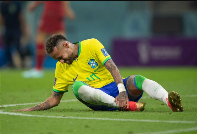 Để &quot;cứu&quot; Brazil, Neymar có thể tiêm giảm đau, mặc đồ bảo hộ để ra sân - Ảnh 1.