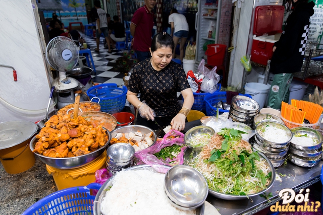 Phố ẩm thực mới nổi tại quận 6: đi mấy bước là có đồ ăn, bán đủ món từ ăn vặt đến ăn no - Ảnh 4.