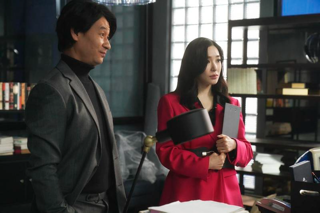 Cánh tay phải của Song Joong Ki ở Cậu Út Nhà Tài Phiệt: Sự nghiệp toàn bom tấn,  - Ảnh 1.