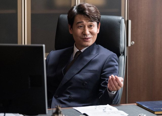 Cánh tay phải của Song Joong Ki ở Cậu Út Nhà Tài Phiệt: Sự nghiệp toàn bom tấn,  - Ảnh 3.