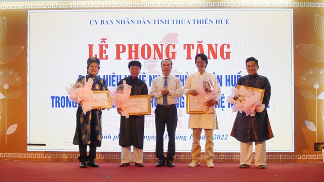 Thừa Thiên Huế: Thêm 4 người được phong tặng danh hiệu Nghệ nhân trong lĩnh vực nghề thủ công mỹ nghệ - Ảnh 1.