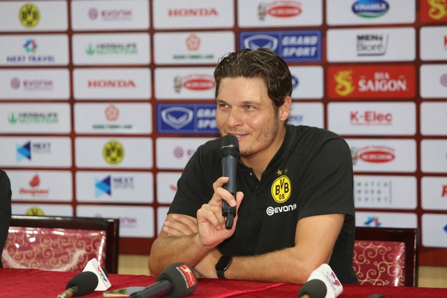 HLV Dortmund: &quot;Chúng tôi muốn trở lại Việt Nam với đội hình tốt hơn&quot; - Ảnh 1.