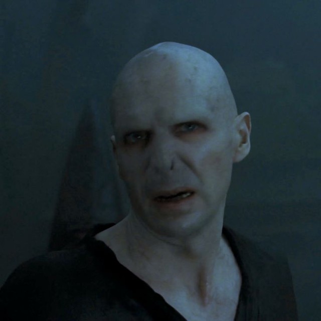Giải mã bí ẩn lớn bậc nhất của Harry Potter: Vì sao phản diện Voldemort không có mũi? - Ảnh 4.