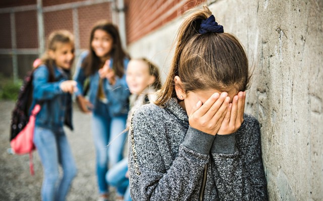 Chuyên gia tâm lý chỉ ra dấu hiệu tiềm ẩn với câu hỏi "Vì sao bạo lực học đường ngày càng tăng?" - Ảnh 2.
