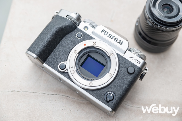 Cận cảnh Fujifilm X-T5 tại Việt Nam: Cảm biến 40MP có chống rung IBIS, quay video 6.2K, giá gần 43.5 triệu đồng - Ảnh 13.