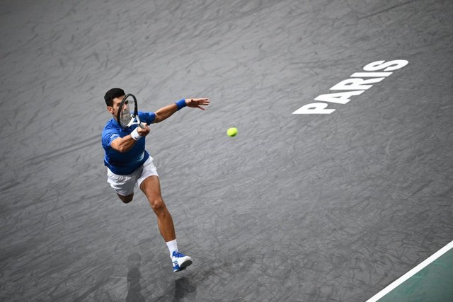 Thắng áp đảo &quot;hiện tượng&quot;, Djokovic vào bán kết Paris Masters - Ảnh 5.