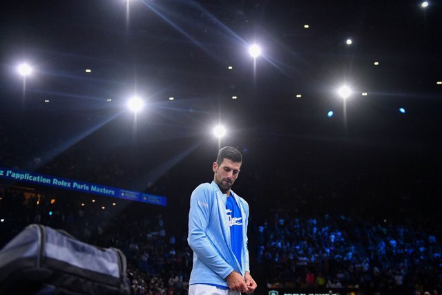 Thắng áp đảo &quot;hiện tượng&quot;, Djokovic vào bán kết Paris Masters - Ảnh 8.
