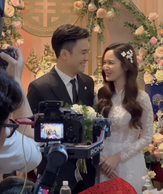 Jang Mi khoe nhan sắc rạng rỡ trong lễ cưới, Phương Anh Đào nổi bật giữa dàn bê tráp  - Ảnh 2.