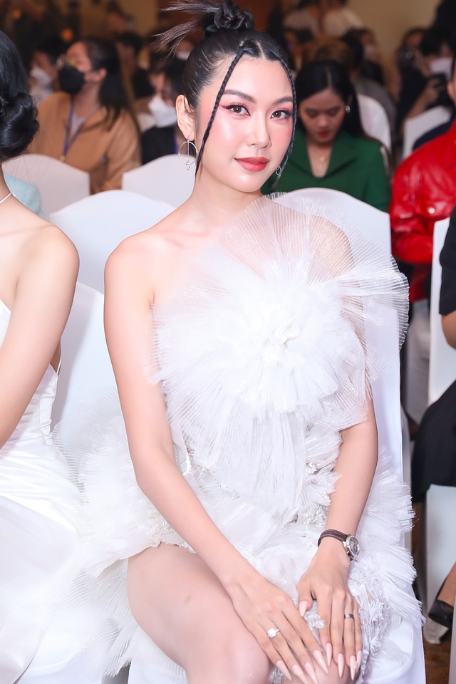 Thảm đỏ công bố vương miện Miss International: Mai Phương, Thúy Vân đọ sắc cùng Hoa hậu quốc tế - Ảnh 8.