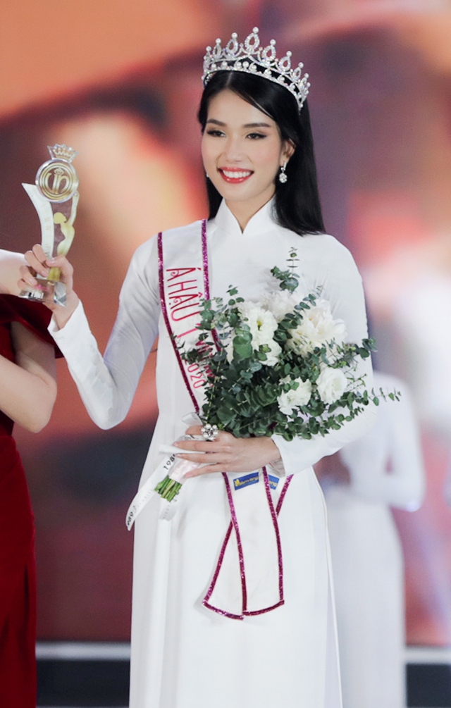 Vẻ đẹp và học vấn khủng của nàng hậu Việt được kỳ vọng sẽ mang về vương miện Miss International - Ảnh 2.