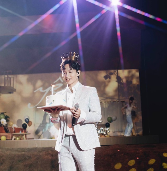 Yên Concert Hà Nội Hoàng Dũng cháy hết mình cùng 6000 khán giả trong ngày sinh  nhật tuổi 27  Giải Trí News