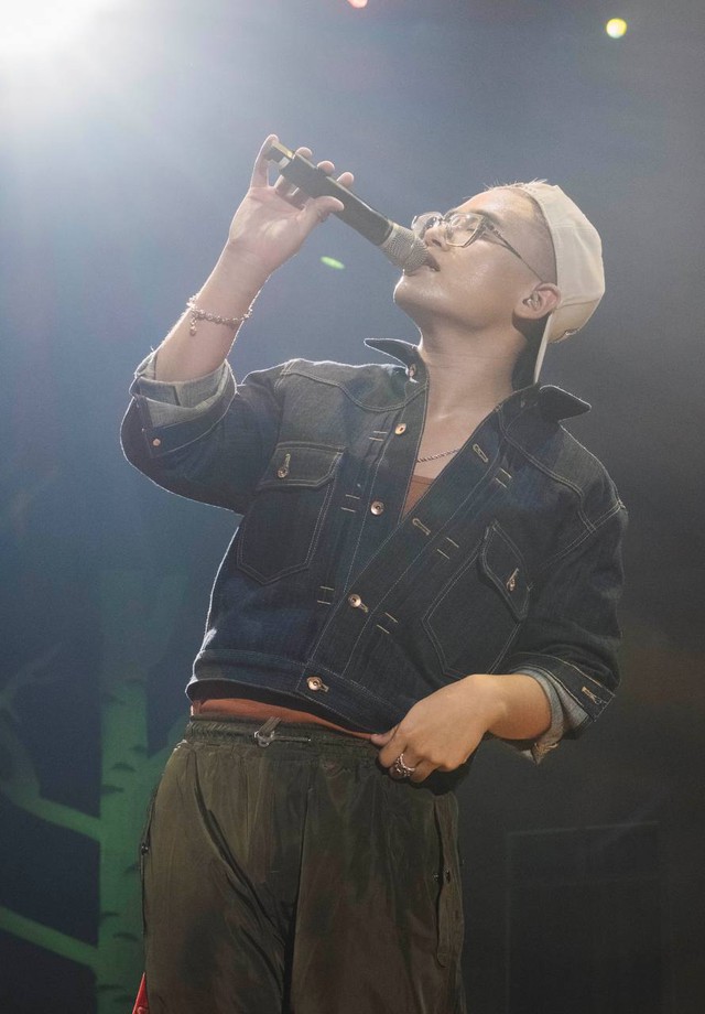 Yên concert tại Hà Nội của Hoàng Dũng: Thu Phương khóc sau màn song ca với học trò, fan được đón sinh nhật cùng thần tượng - Ảnh 11.