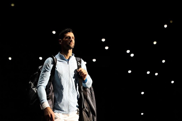 Nhọc nhằn hạ Tsitsipas, Djokovic vào chung kết Paris Masters - Ảnh 1.