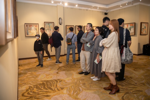 Hoa hậu Ngọc Hân làm MC cho triển lãm tranh của họa sĩ Duy Hòa - Ảnh 4.