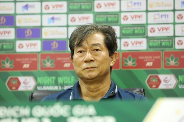 HLV Viettel FC phàn nàn về trọng tài, HLV Hà Nội FC phản bác mạnh mẽ - Ảnh 1.