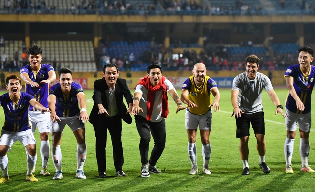 CLB Hà Nội có thể được nâng cúp vô địch V.League trên sân nhà sớm 1 vòng đấu - Ảnh 1.