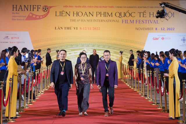 Hoa hậu Đỗ Hà, Mai Phương và dàn sao Việt đổ bộ thảm đỏ Liên hoan phim Quốc tế Hà Nội - Ảnh 8.