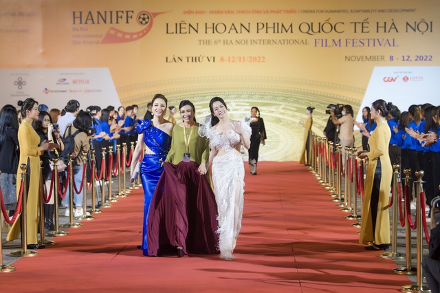 Hoa hậu Đỗ Hà, Mai Phương và dàn sao Việt đổ bộ thảm đỏ Liên hoan phim Quốc tế Hà Nội - Ảnh 3.
