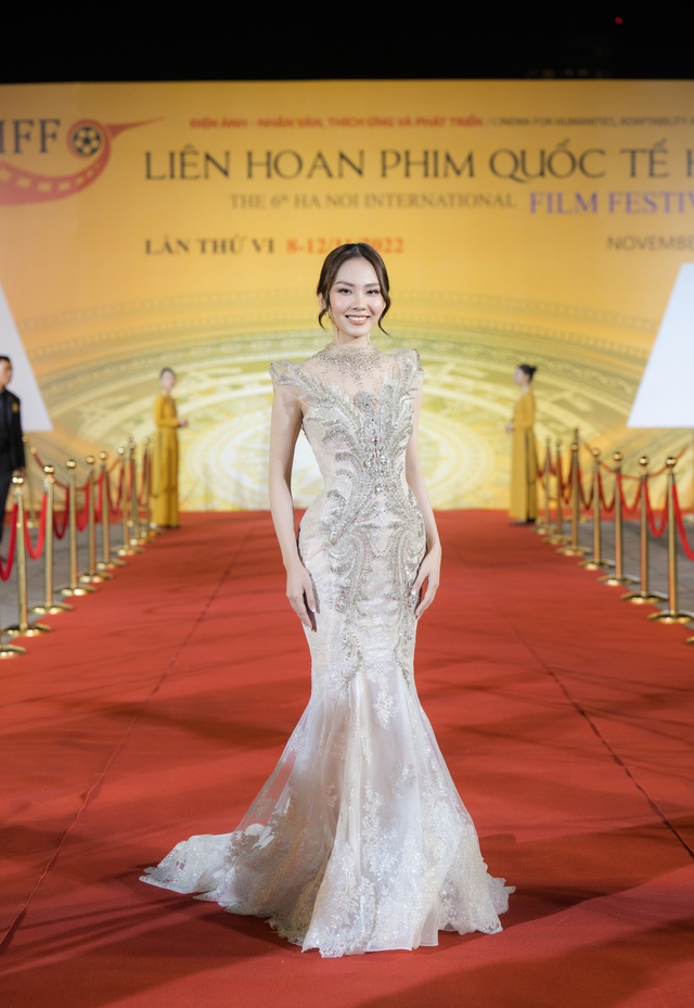 Hoa hậu Đỗ Hà, Mai Phương và dàn sao Việt đổ bộ thảm đỏ Liên hoan phim Quốc tế Hà Nội - Ảnh 5.