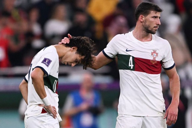 Ronaldo bật khóc nức nở sau khi bị loại khỏi kỳ World Cup cuối cùng sự nghiệp - Ảnh 6.