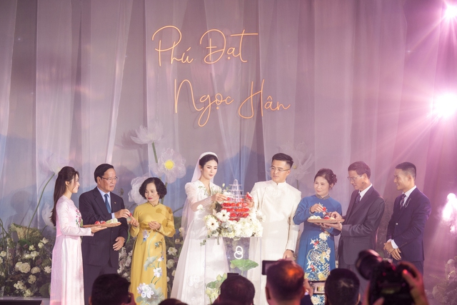 Lễ cưới của Hoa hậu Ngọc Hân: Cô dâu được chồng tặng quà bí mật, dàn mỹ nhân đổ bộ giữa không gian đẹp như mơ  - Ảnh 26.