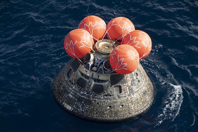 NASA vừa hoàn thành xuất sắc sứ mệnh Artemis I - Ảnh 2. NASA vừa hoàn thành xuất sắc sứ mệnh Artemis I - Ảnh 2.