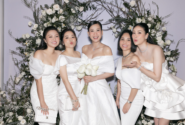 Đám cưới của Dương Mỹ Linh: Chỉ có khoảng 60 khách mời, Hoa hậu Hà Kiều Anh cùng dàn sao tham dự - Ảnh 14.