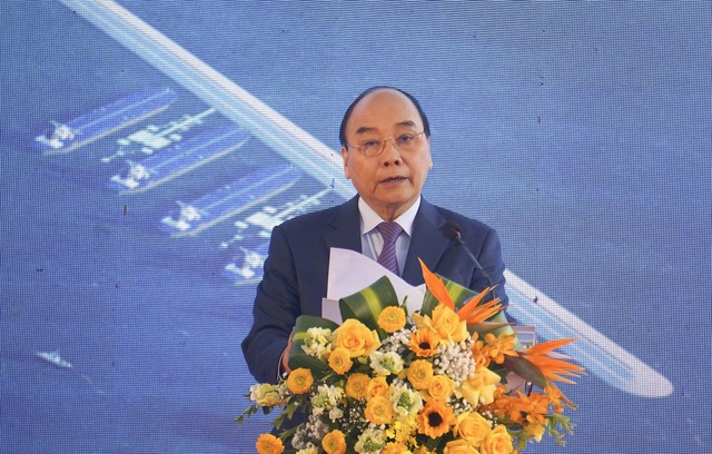 Chủ tịch nước Nguyễn Xuân Phúc dự lễ khởi công dự án Bến cảng Liên Chiểu, phần cơ sở hạ tầng dùng chung - Ảnh 1.