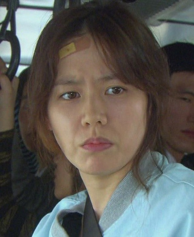 Mỹ nhân Hàn không ngại làm xấu trên phim: Son Ye Jin luộm thuộm vẫn ghi điểm vì chân thật - Ảnh 12.