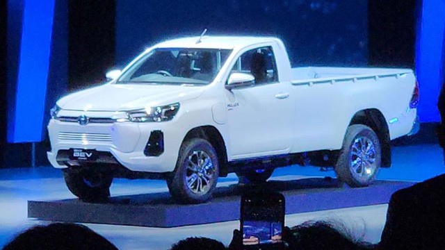 Toyota Hilux ra mắt bản thuần điện chính hãng dưới dạng ý tưởng - Ảnh 1.