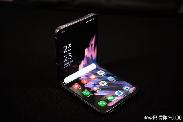 OPPO ra mắt smartphone gập giống Galaxy Z Flip nhưng có màn hình lớn hơn, giá từ 20,2 triệu đồng - Ảnh 2.