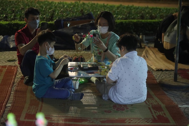 Vì mưu sinh vô tình tạo cơ hội cho những kẻ xấu lợi dụng xâm hại con cái - Ảnh 1.