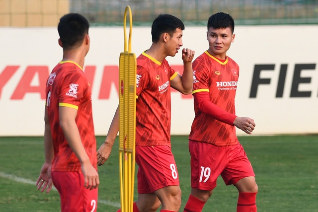 ĐT Việt Nam: Quang Hải có mặt, hai cầu thủ bị ốm ngay trước ngày sang Lào - Ảnh 5.
