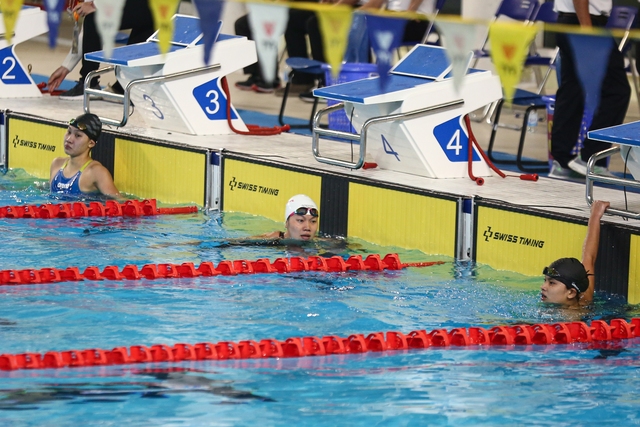 Em trai Ánh Viên bật khóc sau khi phá kỷ lục môn Bơi tại Đại hội thể thao toàn quốc lần thứ IX - Ảnh 3.