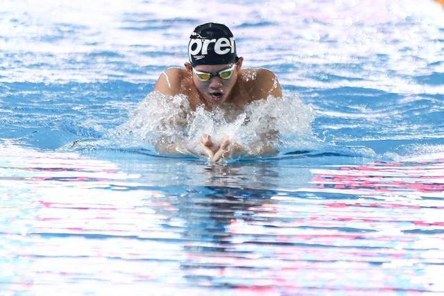 Em trai Ánh Viên bật khóc sau khi phá kỷ lục môn Bơi tại Đại hội thể thao toàn quốc lần thứ IX - Ảnh 5.