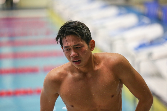Em trai Ánh Viên bật khóc sau khi phá kỷ lục môn Bơi tại Đại hội thể thao toàn quốc lần thứ IX - Ảnh 7.