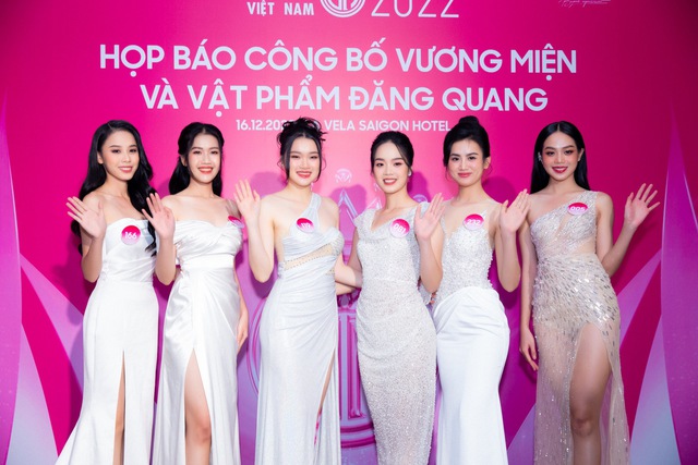 Thảm đỏ Hoa hậu Việt Nam 2022: Đỗ Hà, Tiểu Vy và dàn mỹ nhân đổ bộ, vương miện được công bố - Ảnh 13.