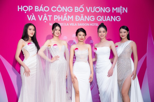 Thảm đỏ Hoa hậu Việt Nam 2022: Đỗ Hà, Tiểu Vy và dàn mỹ nhân đổ bộ, vương miện được công bố - Ảnh 15.