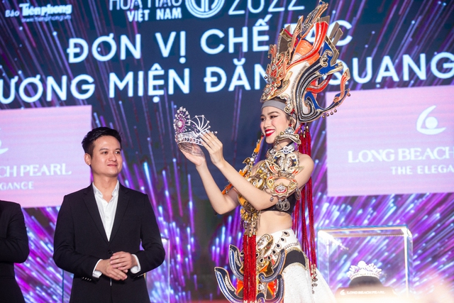 Thảm đỏ Hoa hậu Việt Nam 2022: Đỗ Hà, Tiểu Vy và dàn mỹ nhân đổ bộ, vương miện được công bố - Ảnh 7.