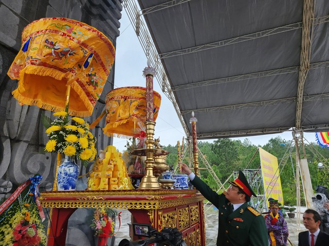 Dâng hương kỷ niệm 234 năm Nguyễn Huệ lên ngôi Hoàng đế, xuất binh đại phá quân Thanh - Ảnh 6.