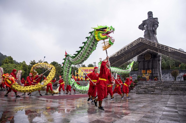 Dâng hương kỷ niệm 234 năm Nguyễn Huệ lên ngôi Hoàng đế, xuất binh đại phá quân Thanh - Ảnh 1.