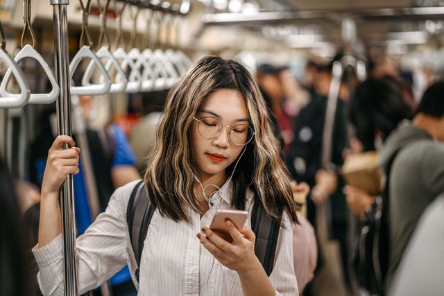 Gen Z và ‘muôn hình vạn trạng’ kiểu sáng tạo ngôn ngữ, phá tung rào cản giao tiếp tại nơi làm việc: Chỉ dấu chấm câu cũng đủ khiến lo lắng không thôi! - Ảnh 3.