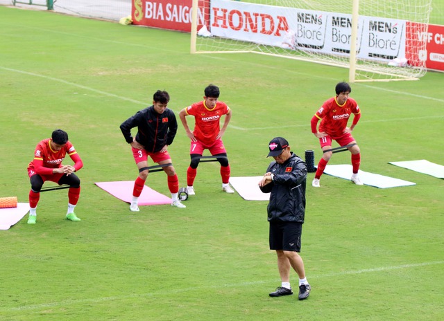 HLV Park Hang-seo loại hậu vệ Lương Duy Cương trước khi đi tập huấn Vũng Tàu - Ảnh 1.