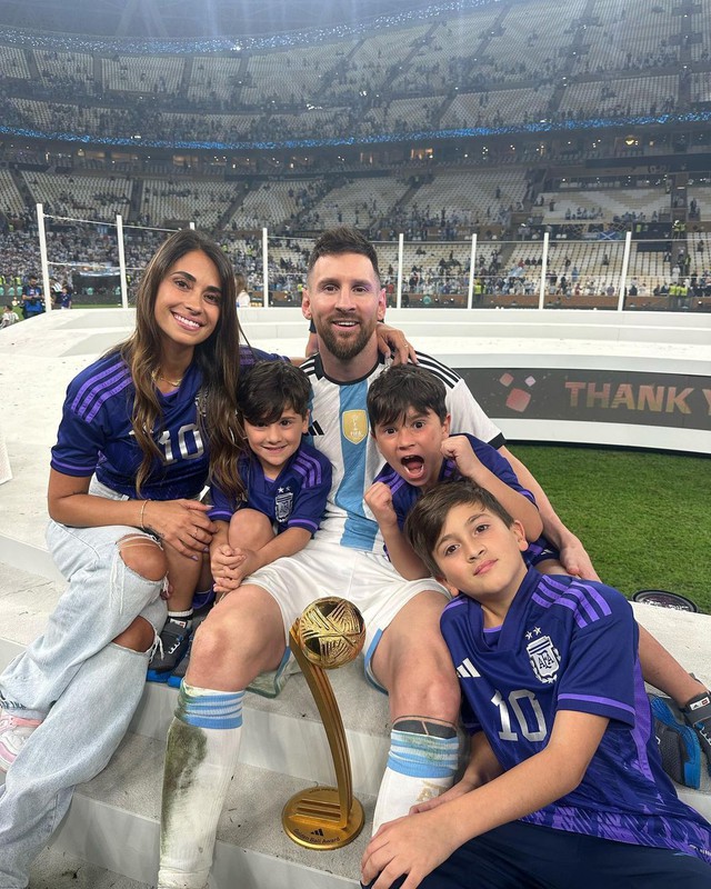 Con trai cả hiểu chuyện nhà Messi: Lặng lẽ bóp vai cho bố sau trận chung kết World Cup - Ảnh 6.