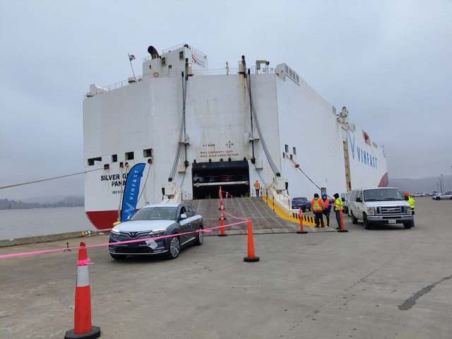 Tàu chở 999 xe điện VinFast VF 8 đã tới Mỹ - Ảnh 2.