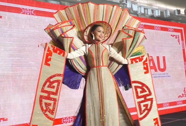 Ngọc Châu đọ sắc cùng dàn mỹ nhân tại sự kiện, lần đầu trình diễn trang phục dân tộc thi Miss Universe - Ảnh 15.