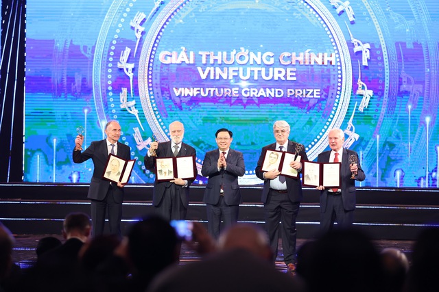 Lộ diện chủ nhân giải thưởng 3 triệu USD của VinFuture 2022: &quot;Cha đẻ&quot; web và Internet - Ảnh 1.